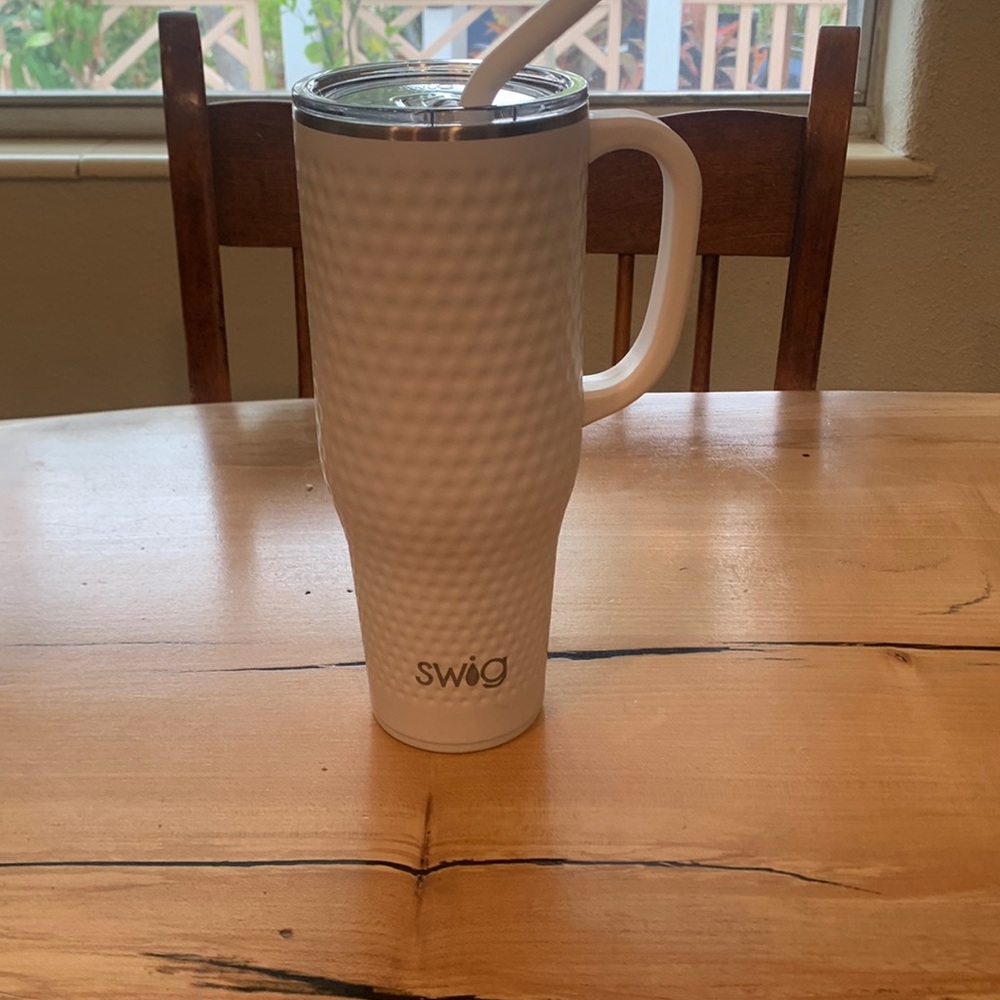 Swig 40oz golf ball tumbler